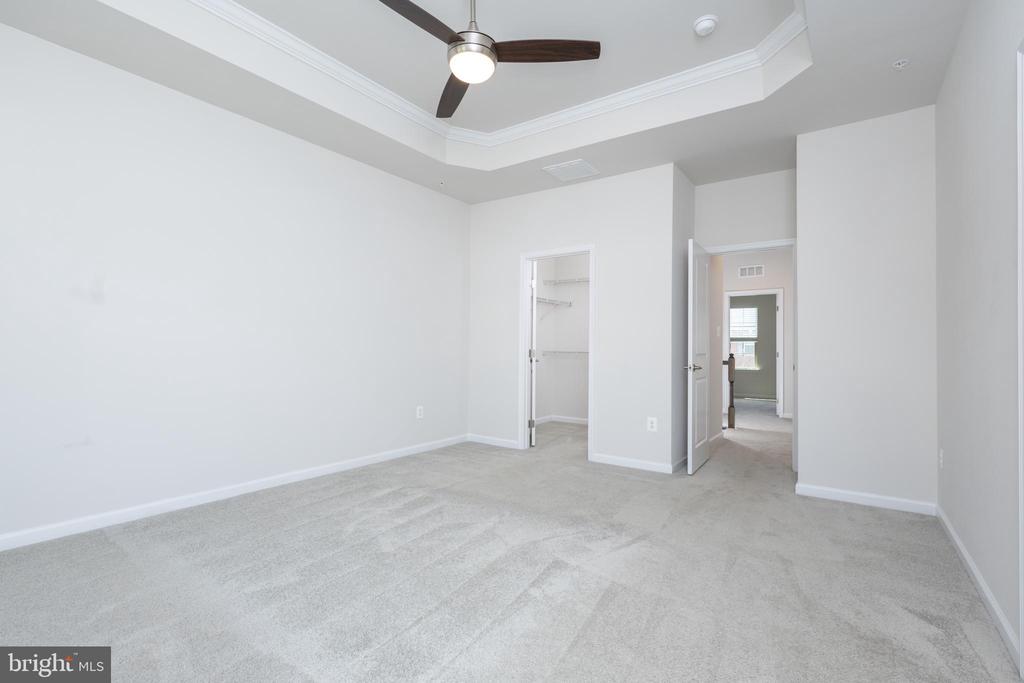 2938 HEBRON LANE