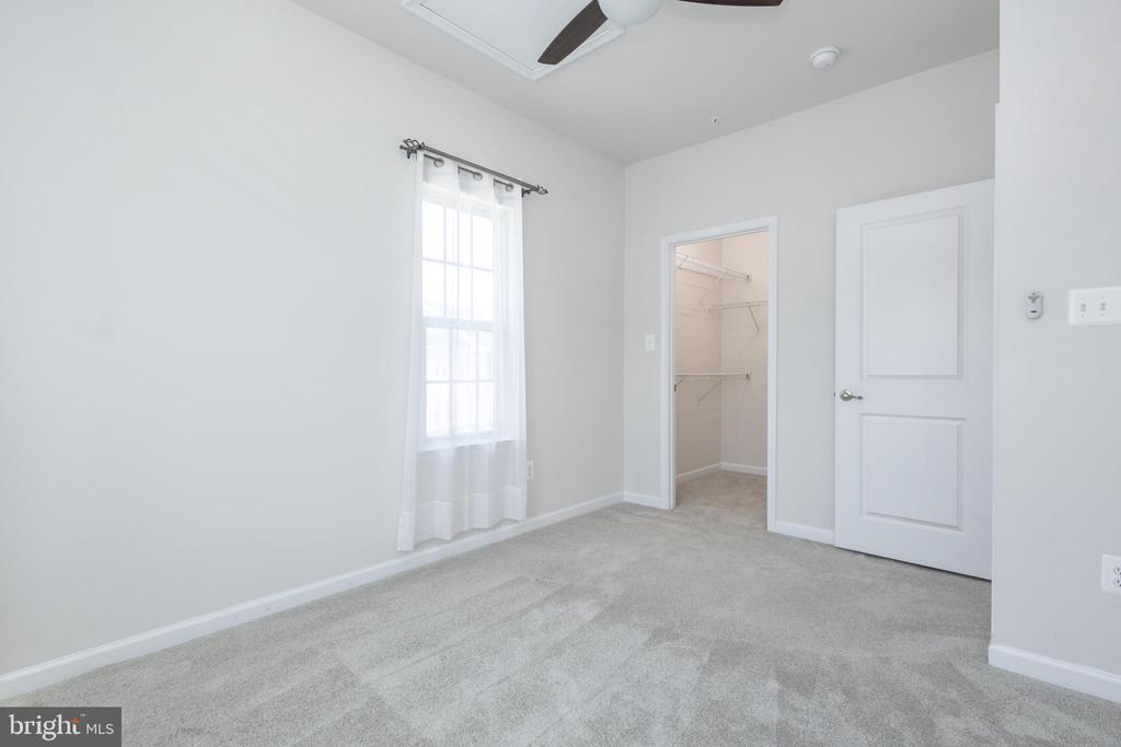 2938 HEBRON LANE