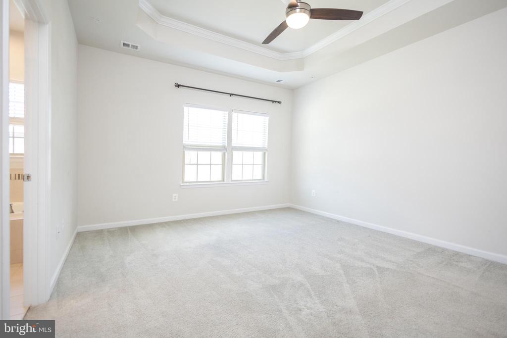 2938 HEBRON LANE