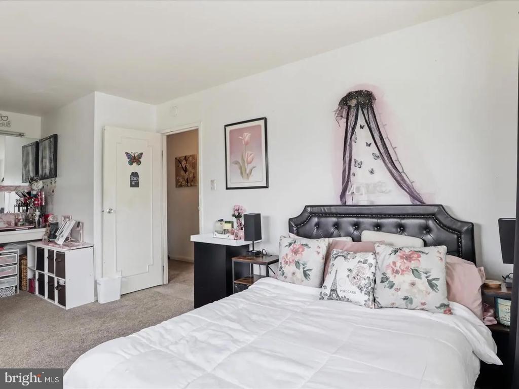 350 GATEWATER COURT Unit: 301 E