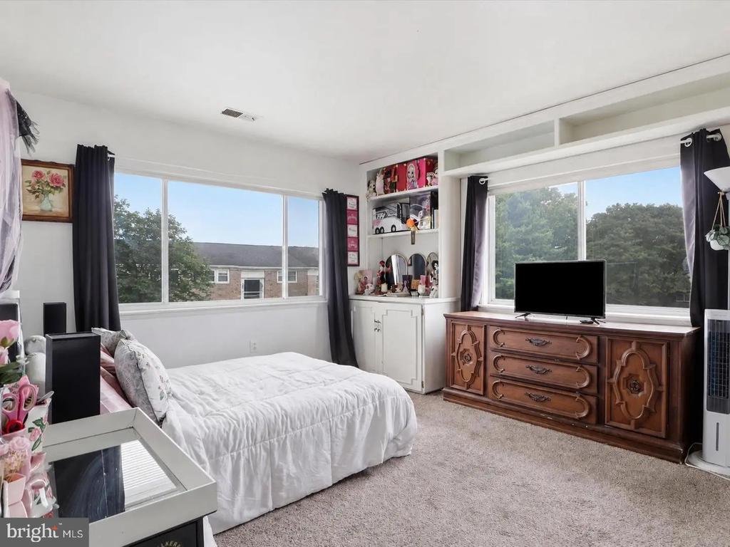350 GATEWATER COURT Unit: 301 E