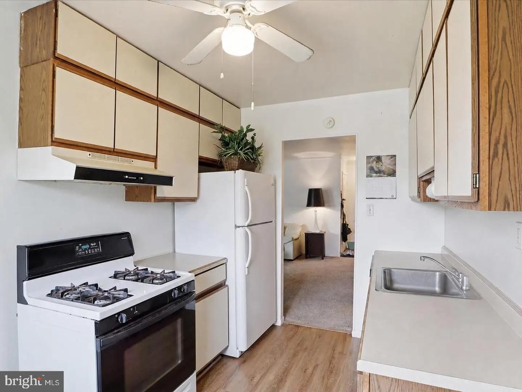 350 GATEWATER COURT Unit: 301 E
