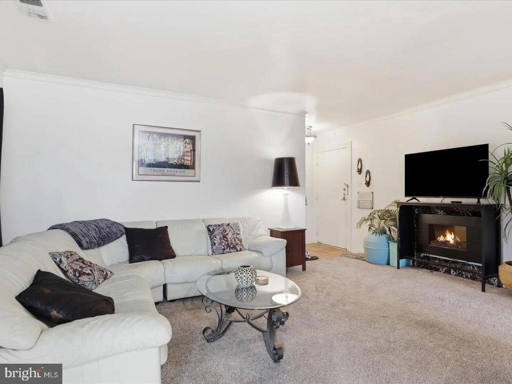 350 GATEWATER COURT Unit: 301 E