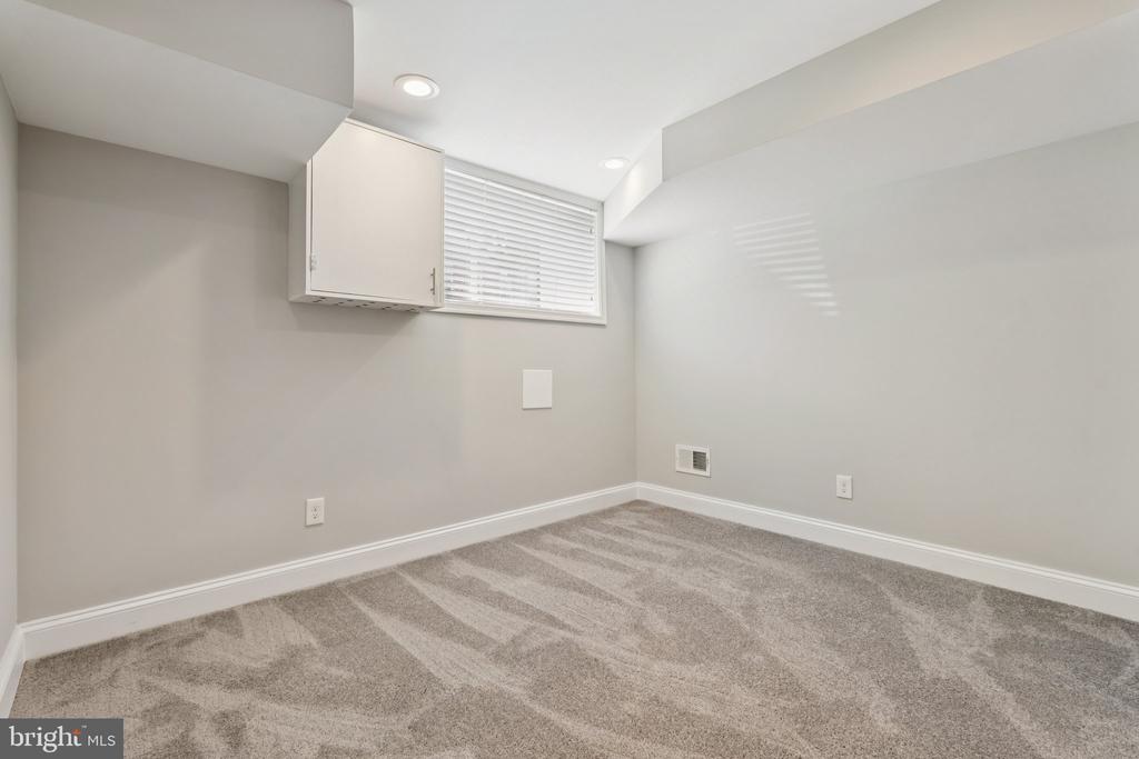 2708 FAIT AVENUE