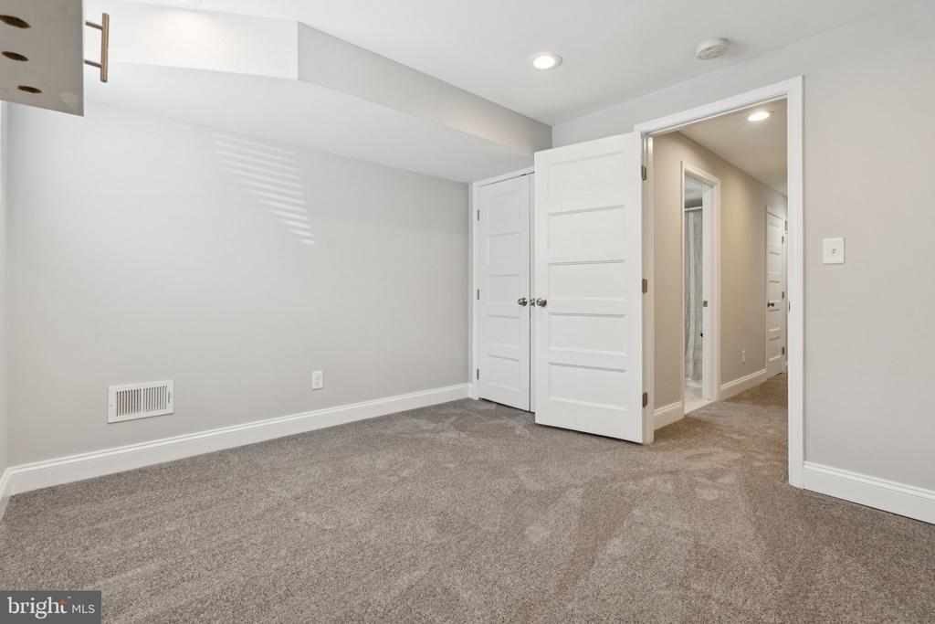 2708 FAIT AVENUE