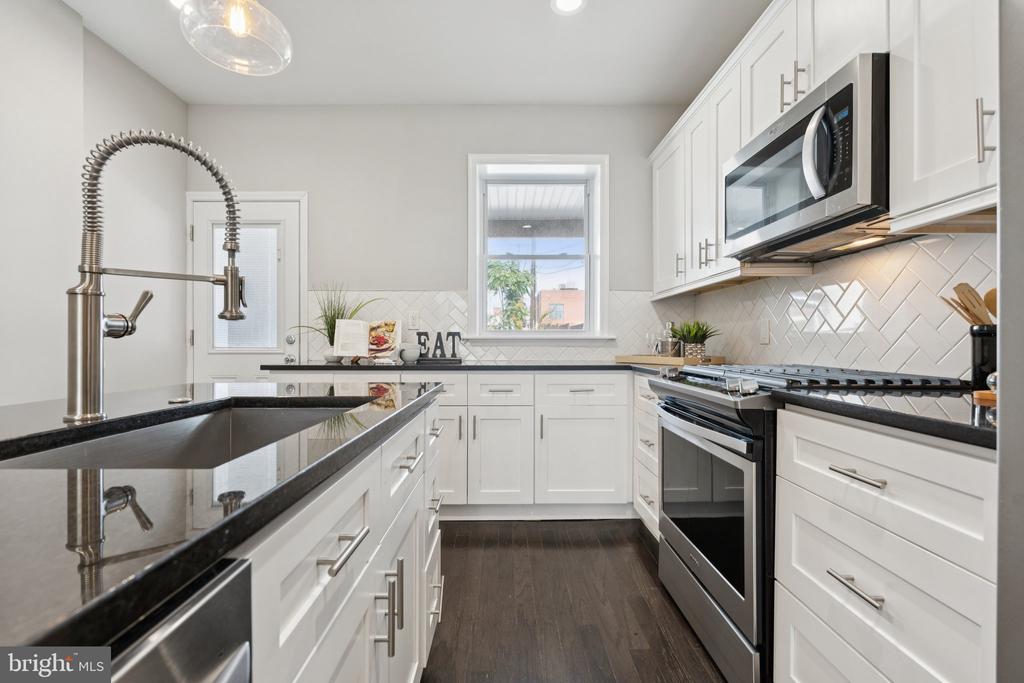 2708 FAIT AVENUE