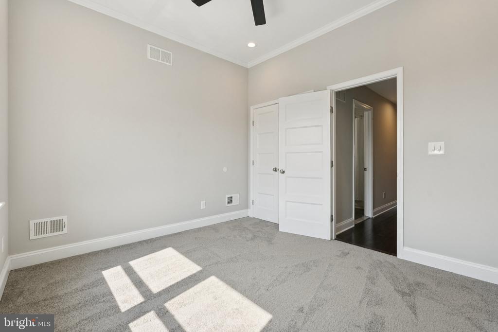 2708 FAIT AVENUE