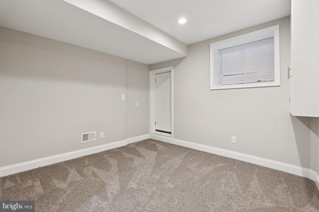 2708 FAIT AVENUE