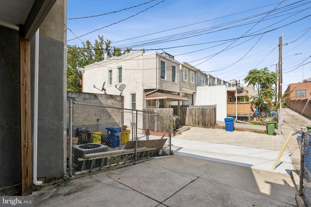 2708 FAIT AVENUE
