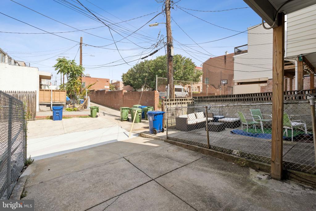 2708 FAIT AVENUE
