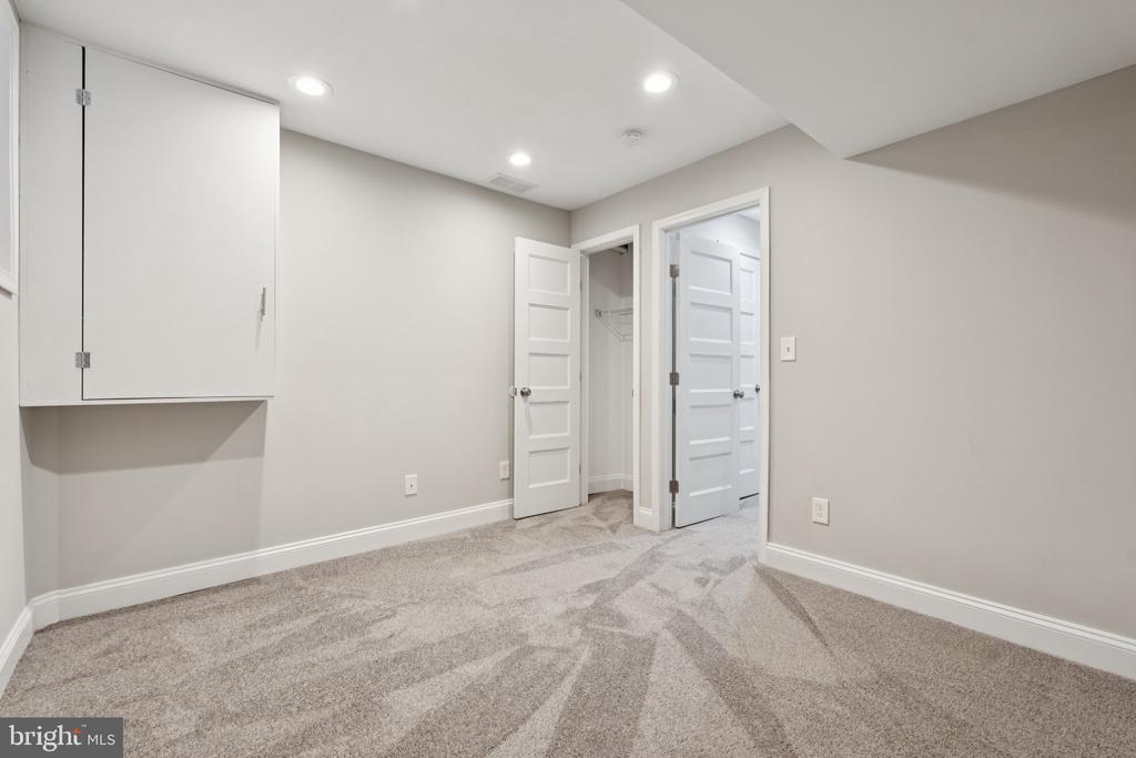 2708 FAIT AVENUE