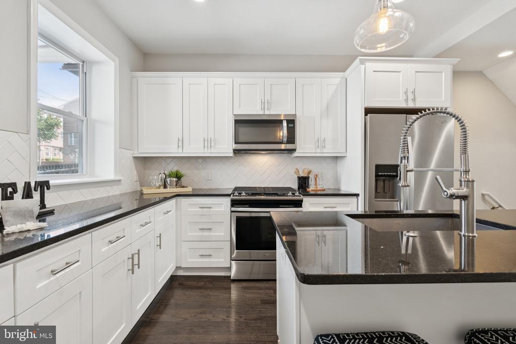 2708 FAIT AVENUE