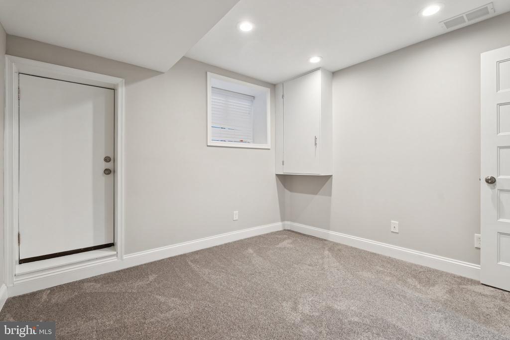 2708 FAIT AVENUE