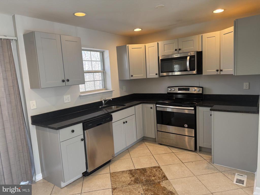 22 MAINVIEW COURT