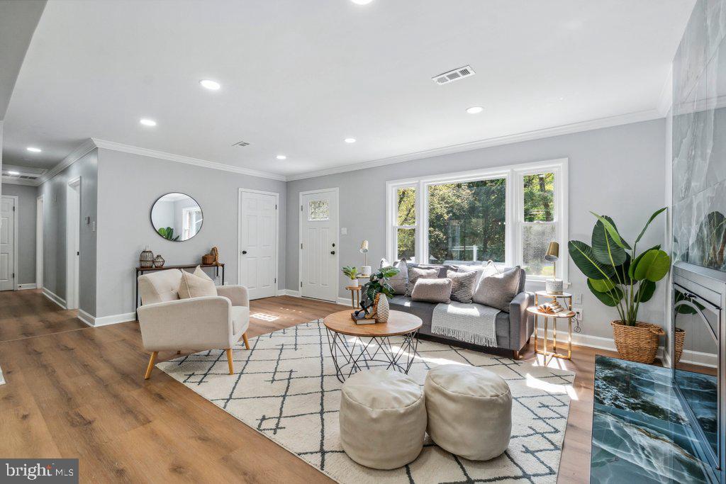 6113 JERRYS DRIVE