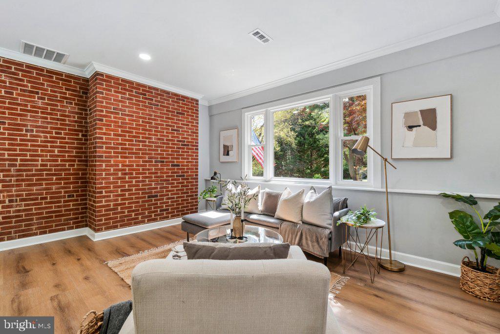 6113 JERRYS DRIVE