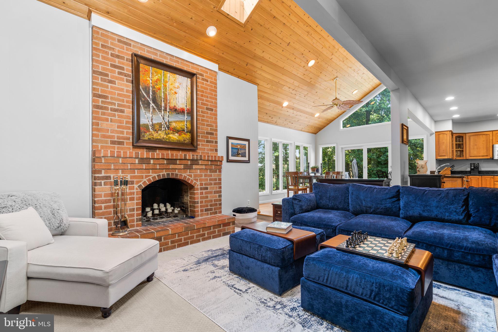 7728 SANDSTONE COURT