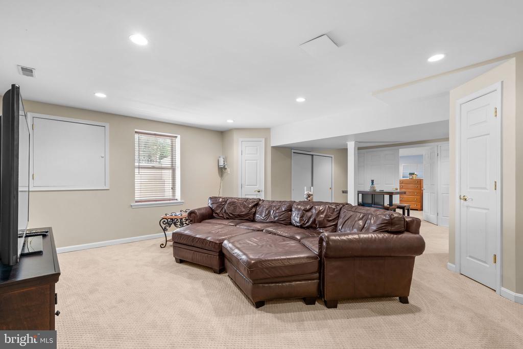 7728 SANDSTONE COURT