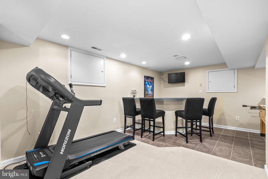 7728 SANDSTONE COURT