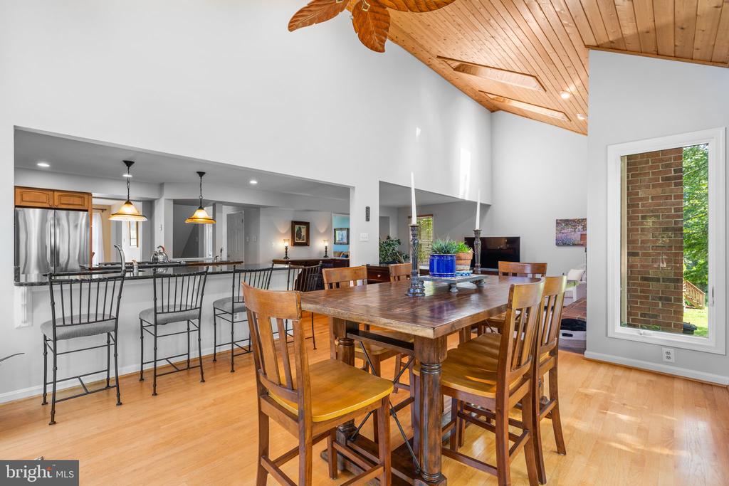 7728 SANDSTONE COURT
