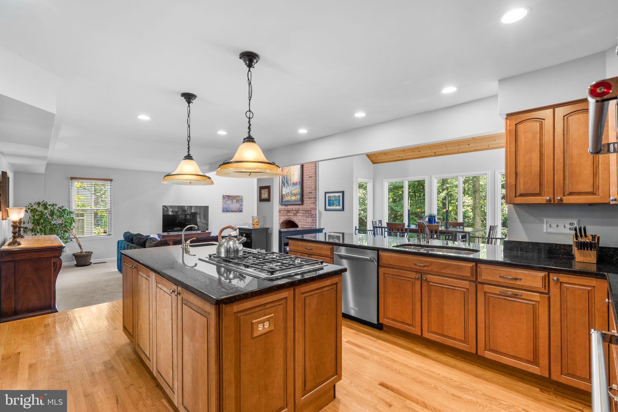 7728 SANDSTONE COURT