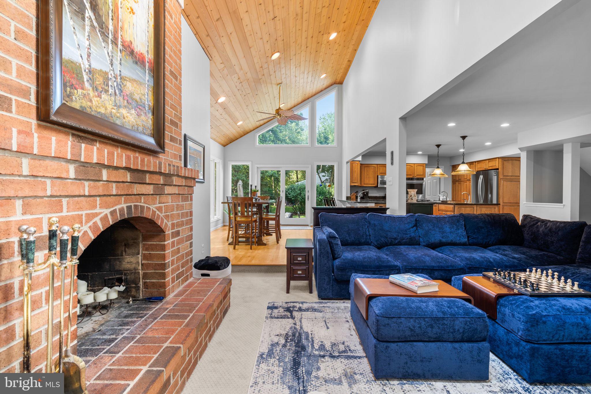 7728 SANDSTONE COURT