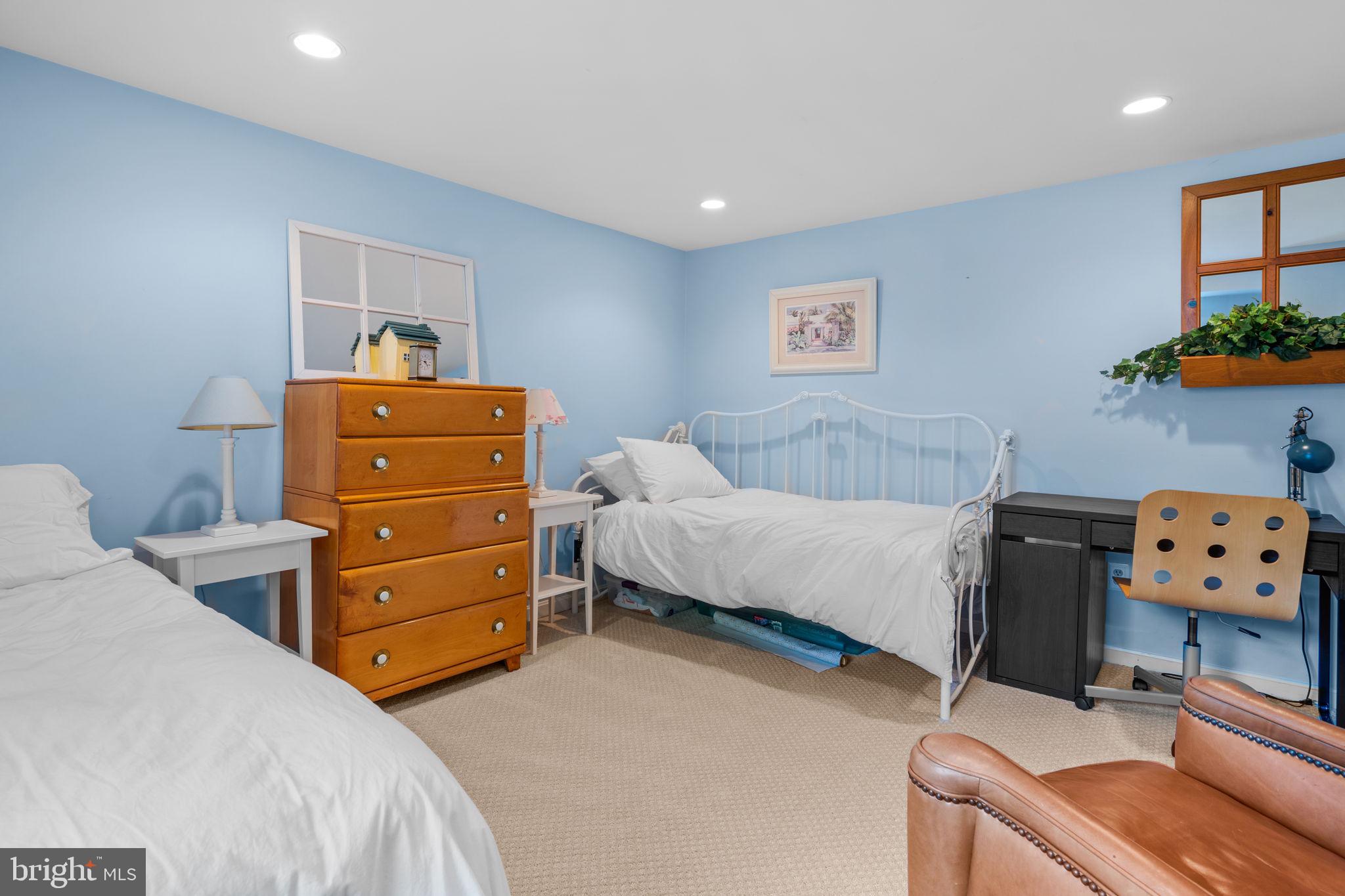 7728 SANDSTONE COURT