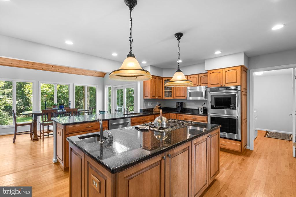 7728 SANDSTONE COURT