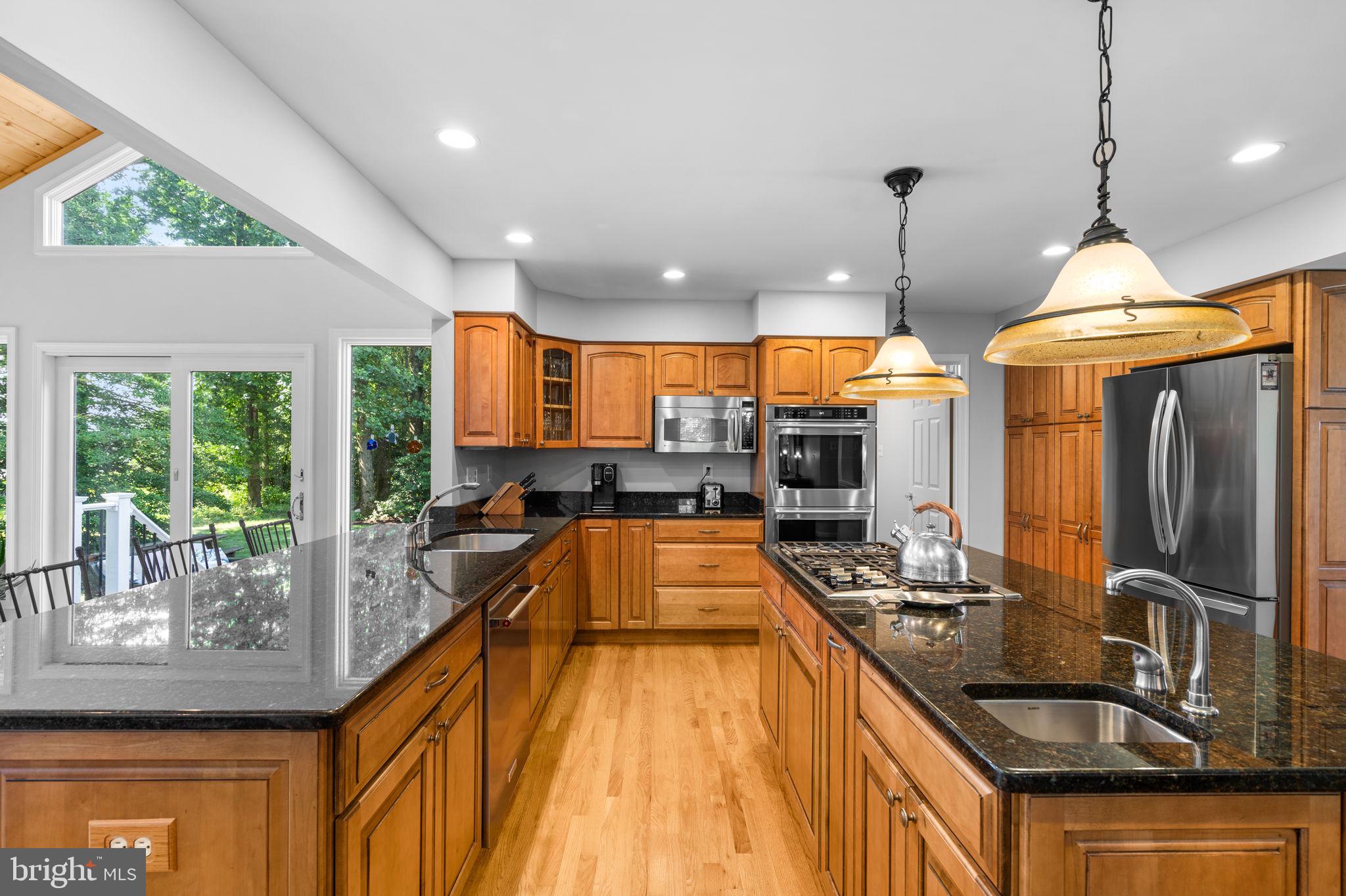 7728 SANDSTONE COURT