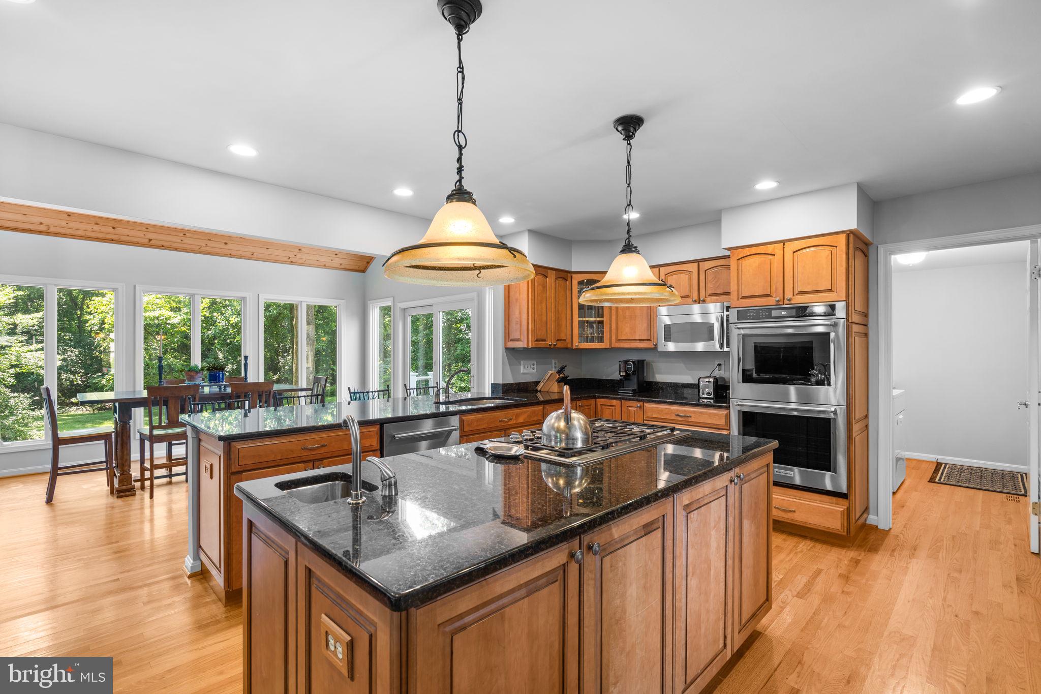 7728 SANDSTONE COURT