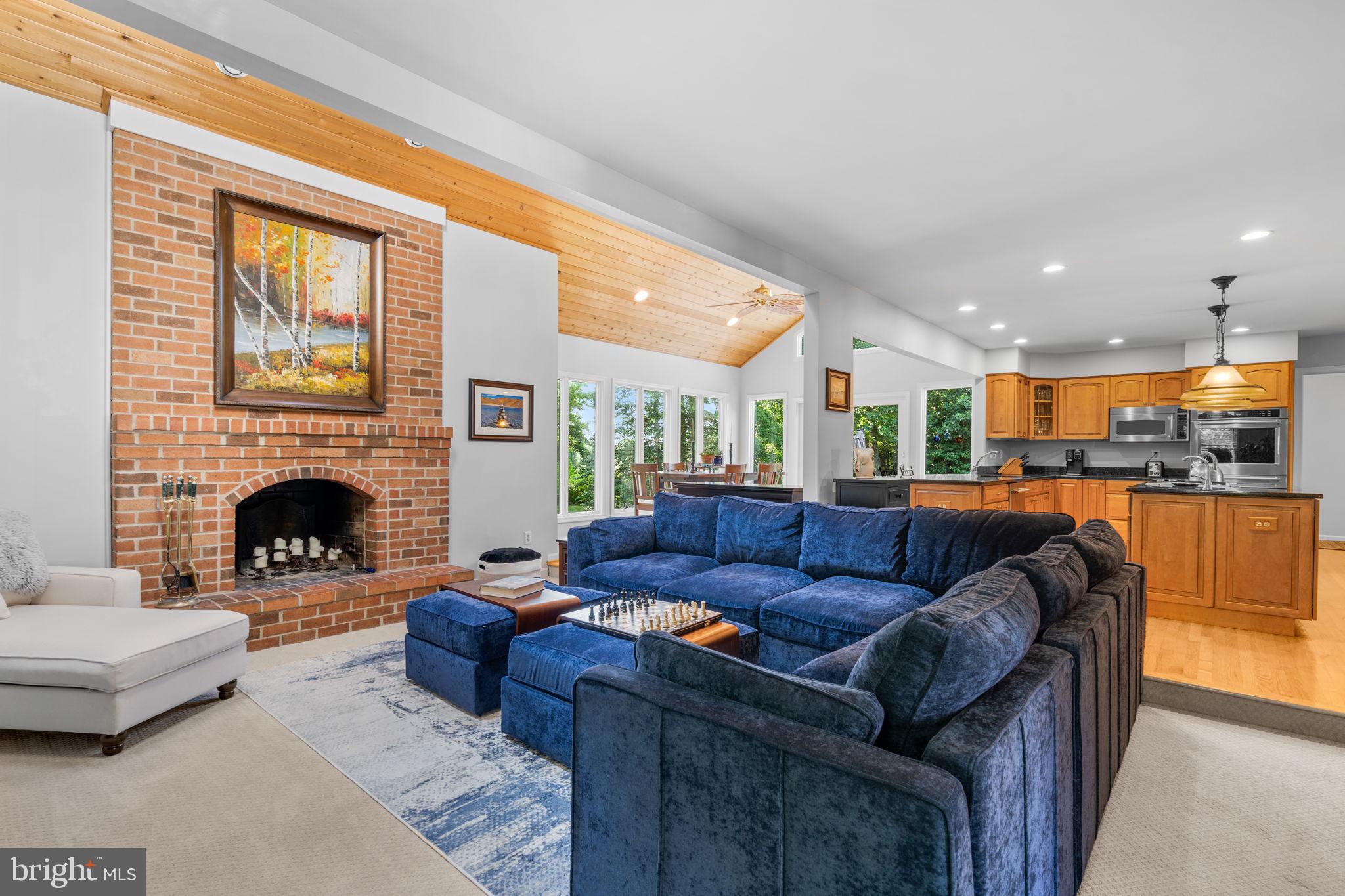 7728 SANDSTONE COURT