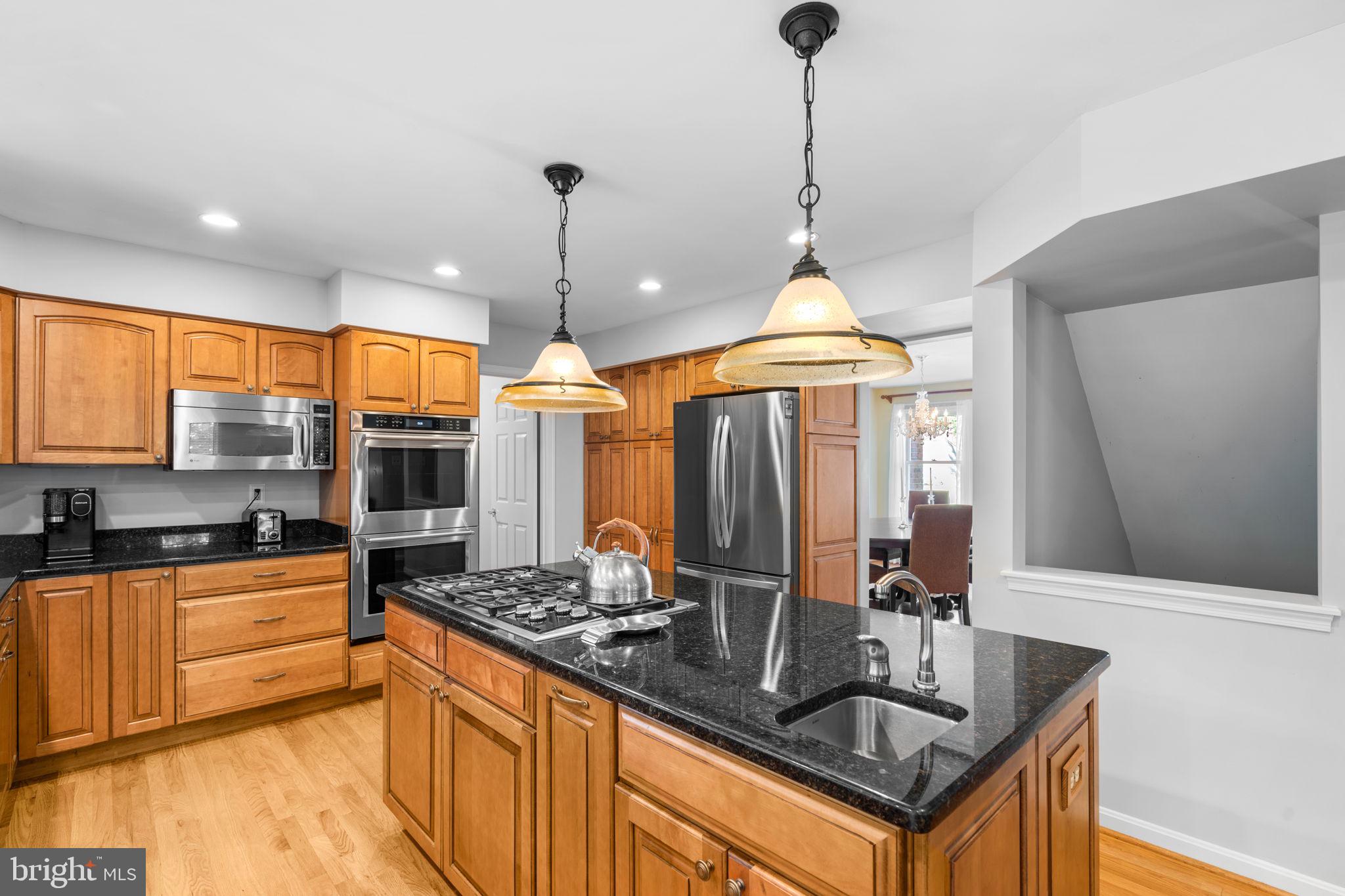 7728 SANDSTONE COURT