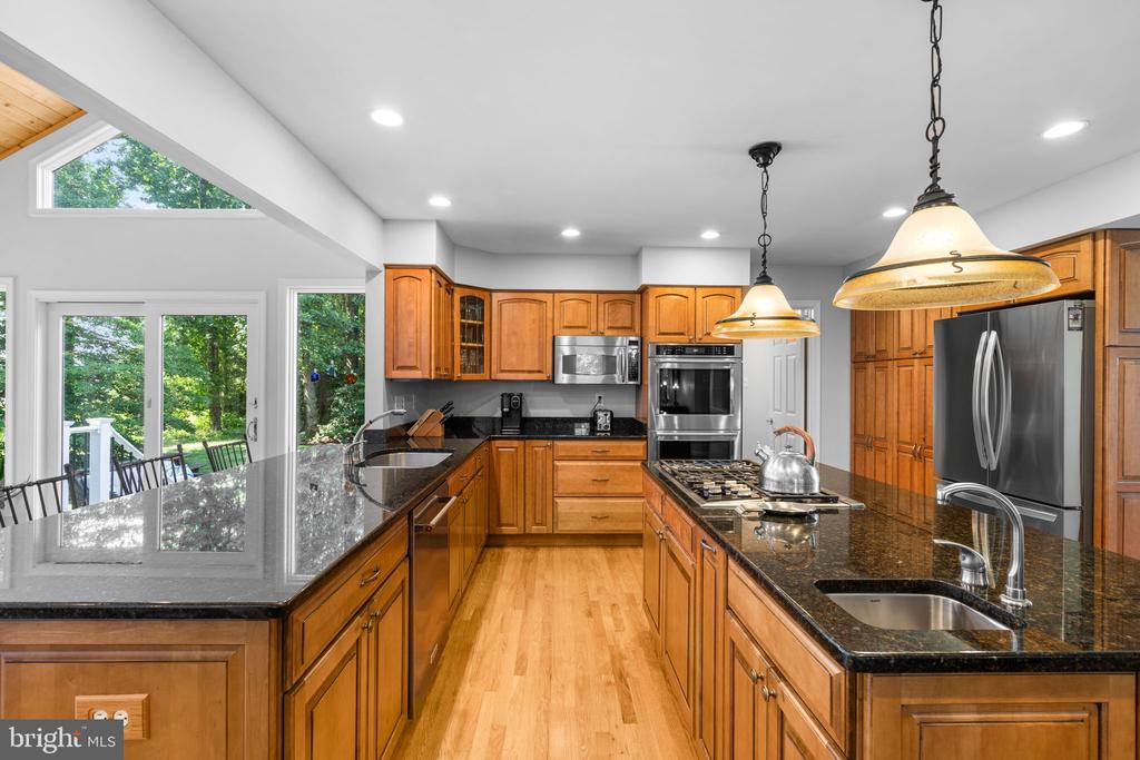 7728 SANDSTONE COURT