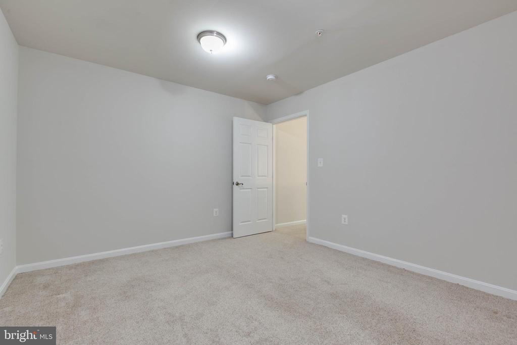 8867 HUB GARTH 18