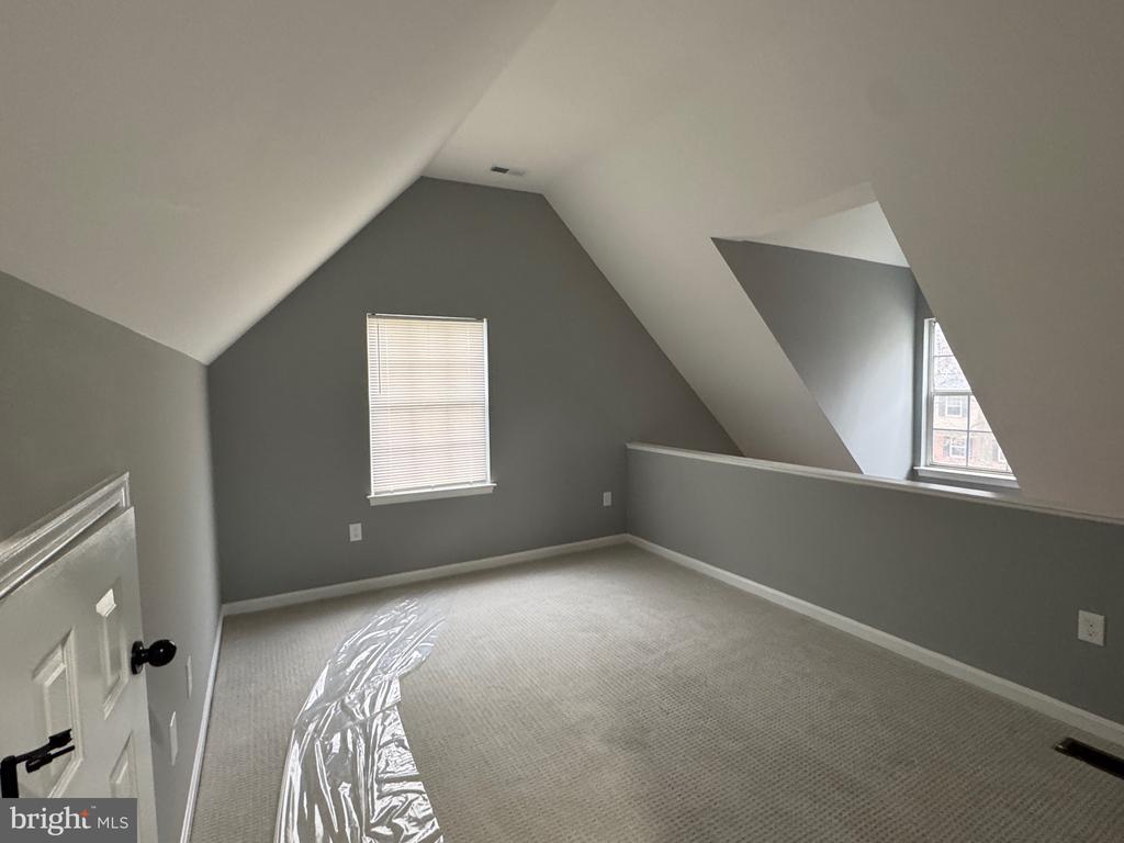 3524 SINGERS GLEN DRIVE