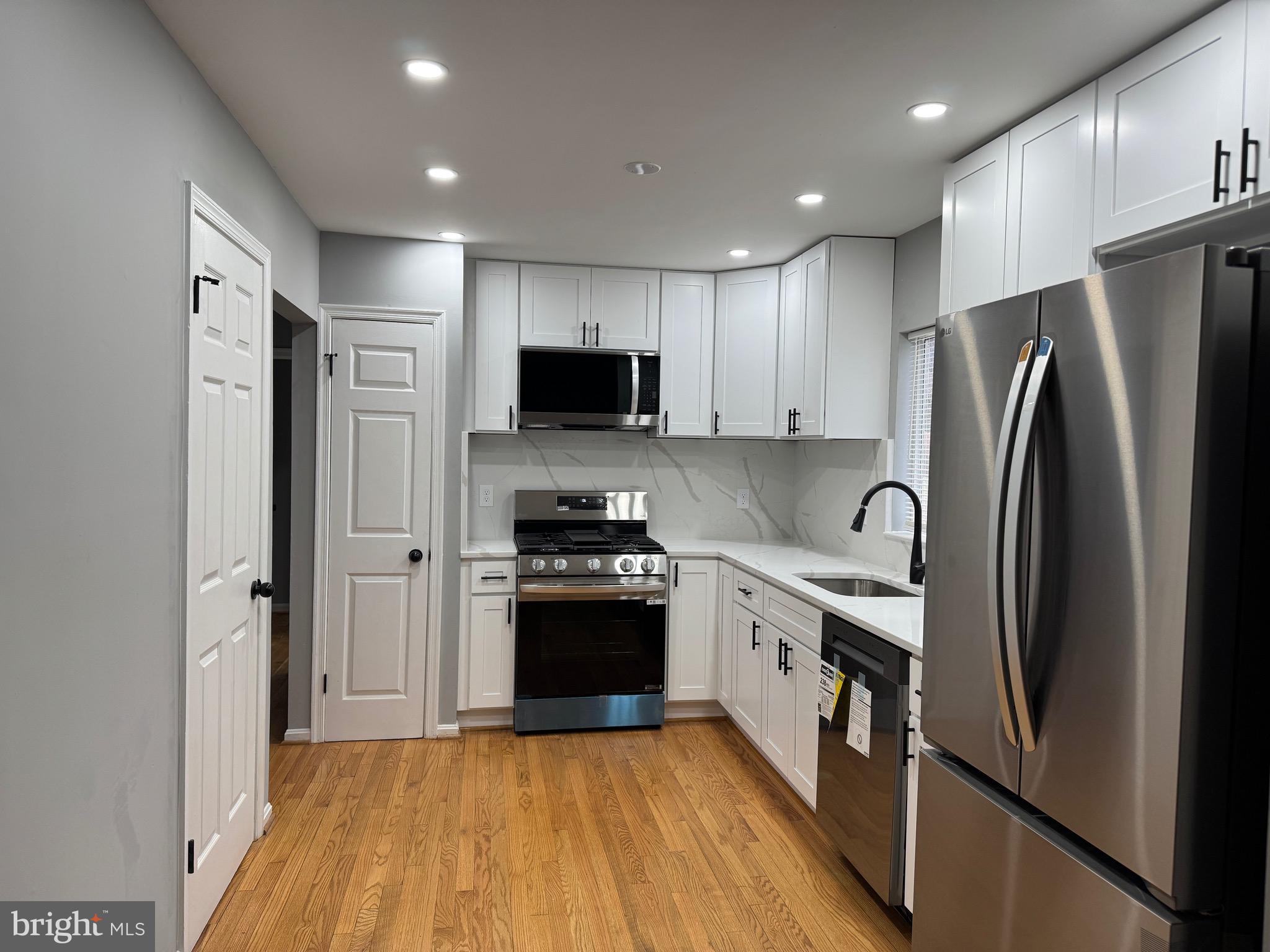 3524 SINGERS GLEN DRIVE