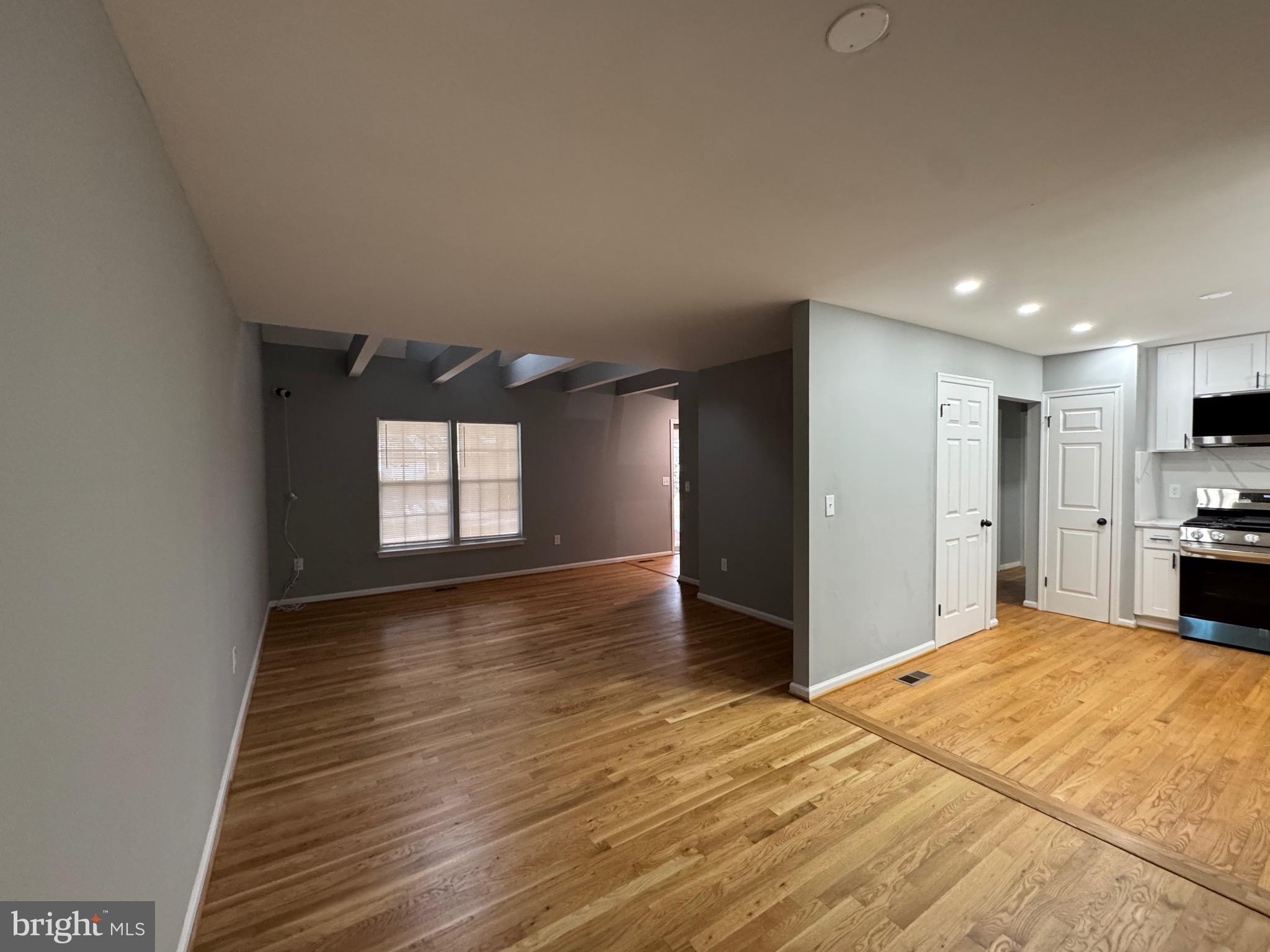 3524 SINGERS GLEN DRIVE