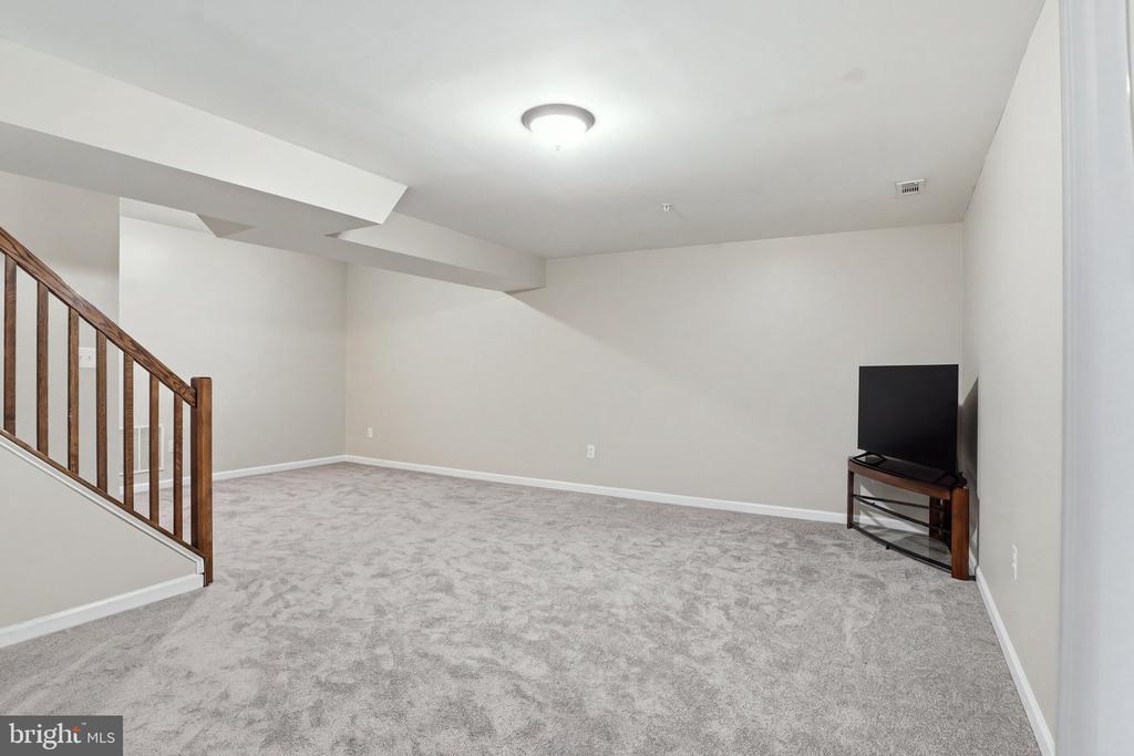 15013 COURTLAND PLACE