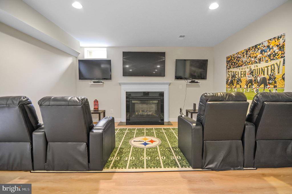 5220 BONNIE BRAE FARM DRIVE