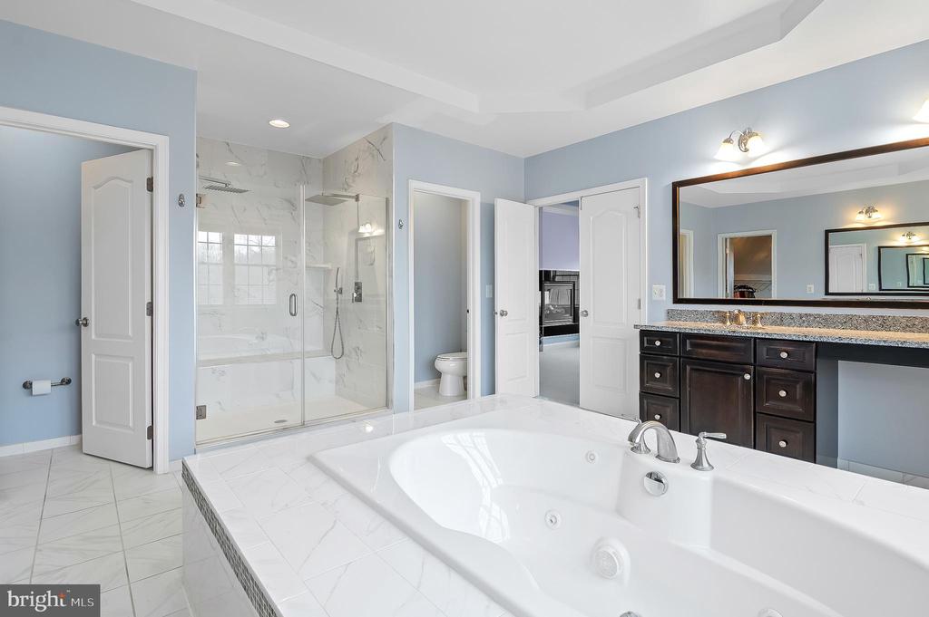5220 BONNIE BRAE FARM DRIVE