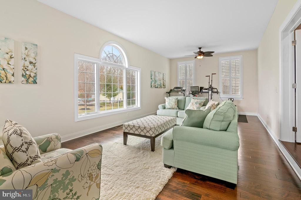 5220 BONNIE BRAE FARM DRIVE