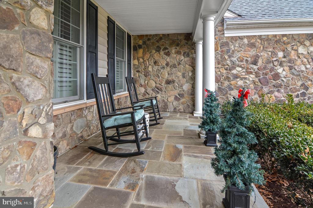 5220 BONNIE BRAE FARM DRIVE