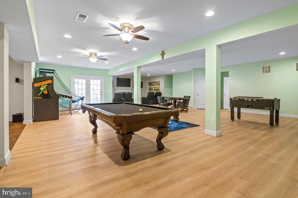 5220 BONNIE BRAE FARM DRIVE