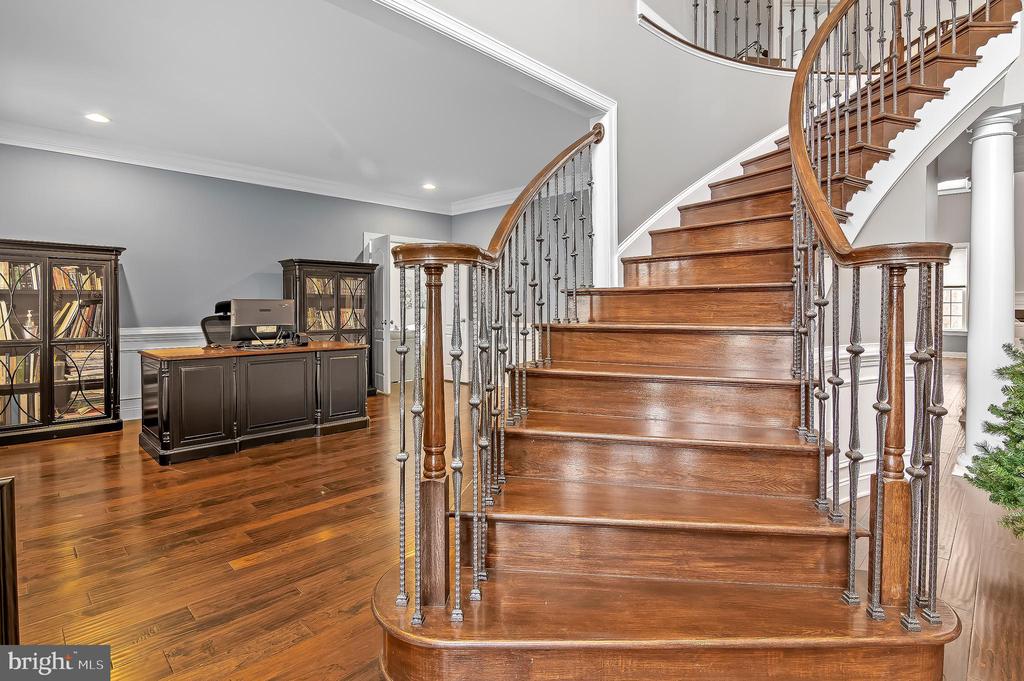 5220 BONNIE BRAE FARM DRIVE