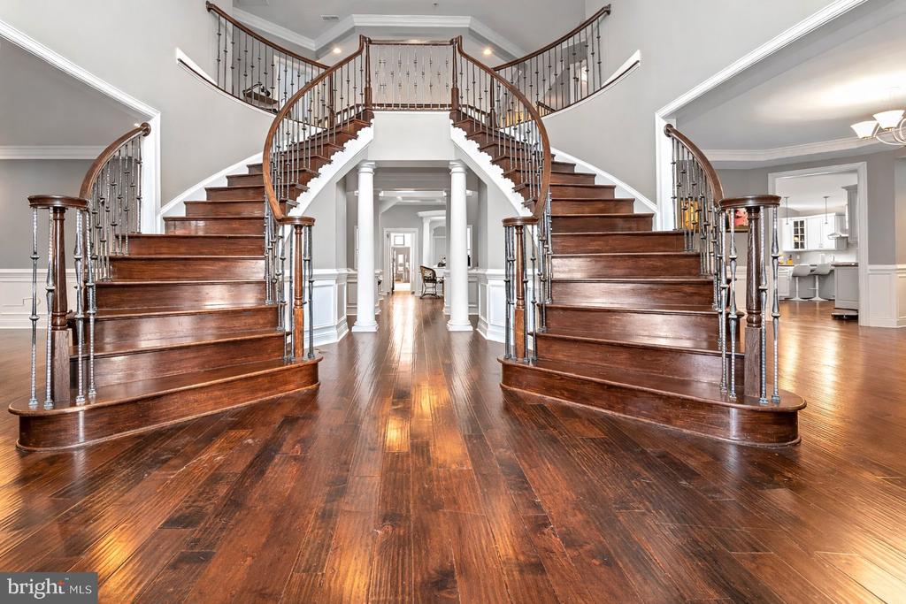 5220 BONNIE BRAE FARM DRIVE