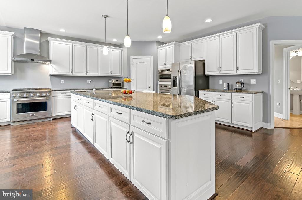 5220 BONNIE BRAE FARM DRIVE