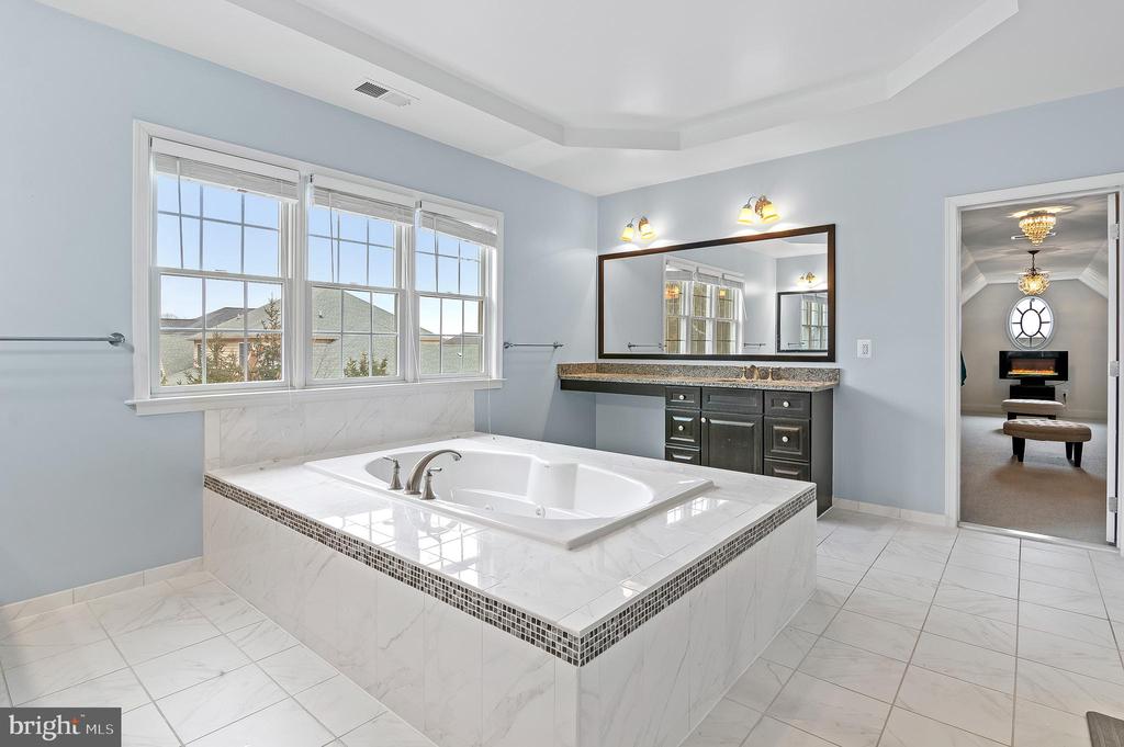5220 BONNIE BRAE FARM DRIVE