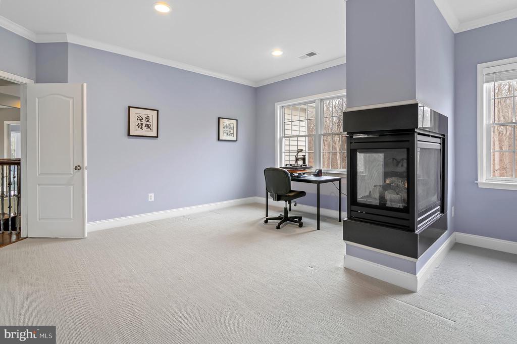 5220 BONNIE BRAE FARM DRIVE