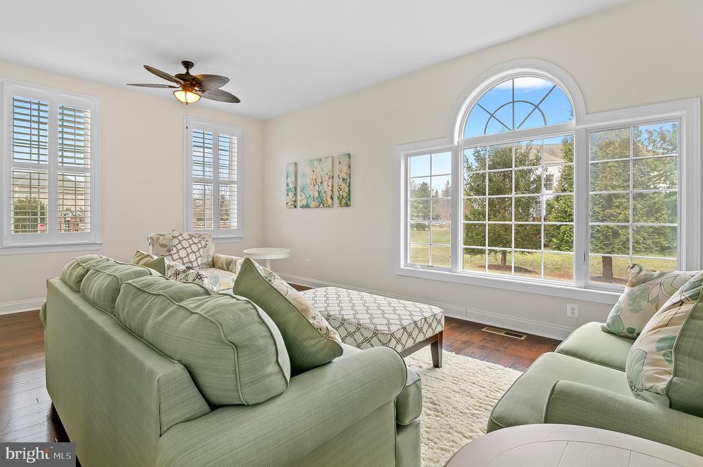 5220 BONNIE BRAE FARM DRIVE