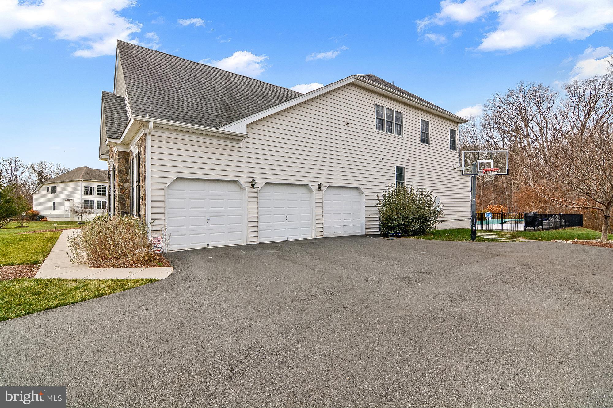 5220 BONNIE BRAE FARM DRIVE